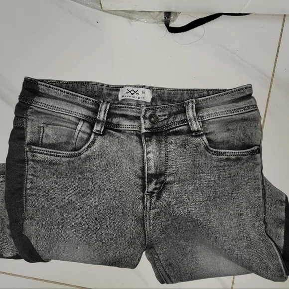 Jeans - Picture 1 of 14